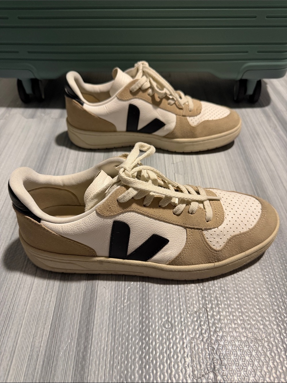 VEJA Men's V-10 Sneakers in Sahara Extra White Black Size 10 - Picture 4 of 9